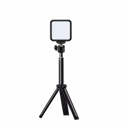 Светодиодный осветитель CL-100SHTR-02 на батарейках с шарнирным креплением на универсальной настольной треноге